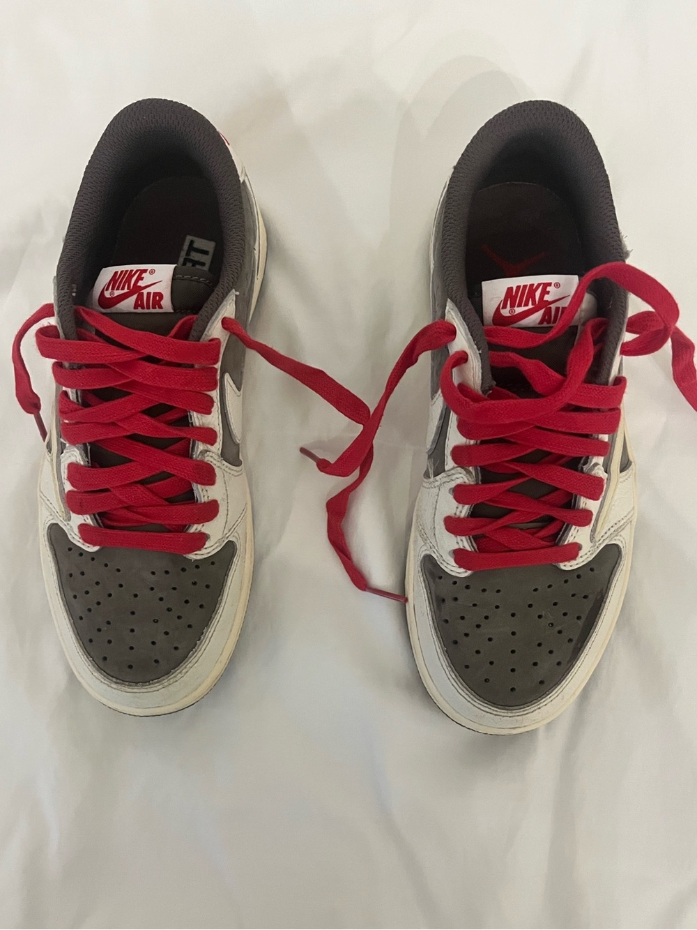 Nike Kids Low-Top Sneakers in White, Gray & Red